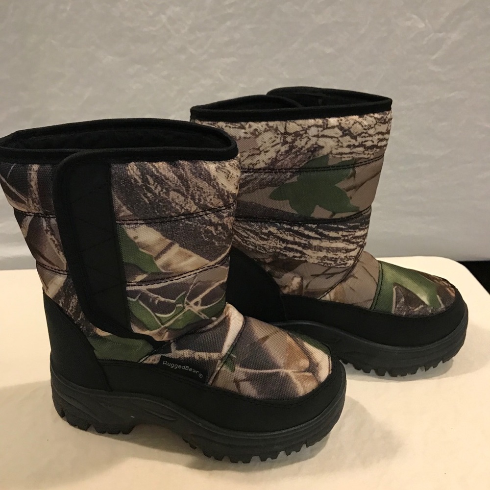 RuggedBear snow boot - size 10